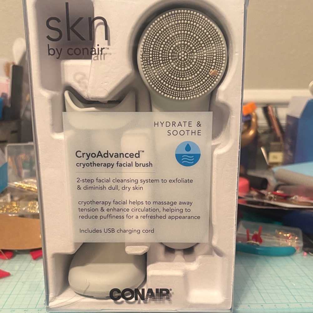 Conair CryoAdvanced Cryotherapy Facial Brush - White